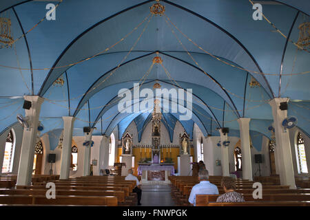 À l'intérieur de l'église à Rotoava Fakarava, archipel Tuamotu en Polynésie française, Tuamotu, Pacifique Sud. Banque D'Images