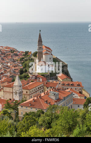 Pittoresque Vieille ville de Piran sur la péninsule dans la mer Adriatique, la Slovénie. Vue aérienne. Banque D'Images