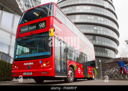 Le premier électrique entièrement double decker bus Londres Banque D'Images