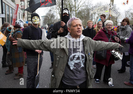 Londres, Royaume-Uni. Samedi, 27 février 2016. Arrêter Trident : CND manifestation contre le système d'armes nucléaires Trident. Des milliers de manifestants a fait cette Grande-bretagne anti-nucléaire, le plus grand rassemblement d'armes dans une génération. Les manifestants se sont réunis de loin pour protester contre le renouvellement du Trident. Plusieurs venant d'Écosse, d'où la politique de dissuasion nucléaire de la Grande-Bretagne est fondée. Banque D'Images