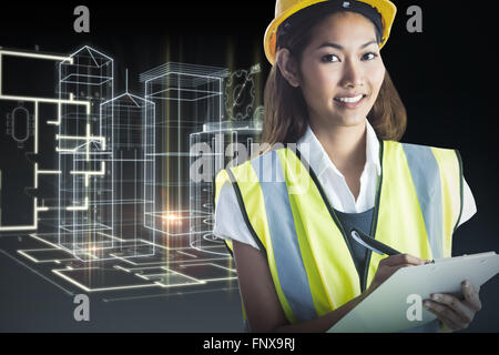 Image composite de l'architecte femme avec casque jaune et plans Banque D'Images