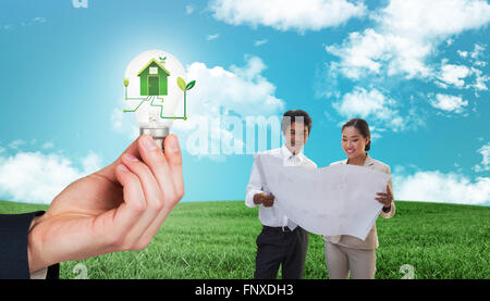 Image composite d'agent immobilier plan avec l'acheteur potentiel Banque D'Images