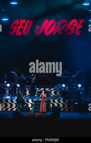 Seu Jorge et Marisa Monte live au MEO Arena, Lisboa, Portugal Banque D'Images