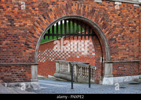 La Pologne, la ville de Cracovie (Cracovie), ouvrir la porte au château de Wawel de la Vieille Ville Banque D'Images
