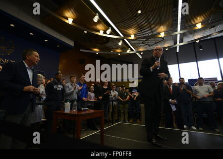 Villanova, Pennsylvania, USA. Mar 16, 2016. Un jour après avoir remporté son état de l'Ohio, Gouverneur et candidat présidentiel républicain John Kasich tient une réunion publique à l'Université de Villanova dans la banlieue de Philadelphie, PA, Etats-Unis.. © Bastiaan Slabbers/ZUMA/Alamy Fil Live News Banque D'Images