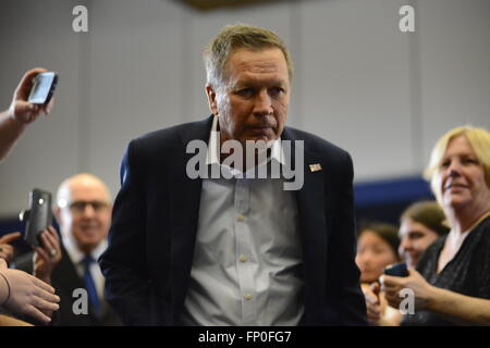 Villanova, Pennsylvania, USA. Mar 16, 2016. Un jour après avoir remporté son état de l'Ohio, Gouverneur et candidat présidentiel républicain John Kasich tient une réunion publique à l'Université de Villanova dans la banlieue de Philadelphie, PA, Etats-Unis.. © Bastiaan Slabbers/ZUMA/Alamy Fil Live News Banque D'Images