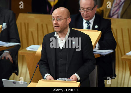 Edinburgh, Ecosse, Royaume-Uni, 16, mars 2016. Scottish Green Party Co-animateur Patrick Harvie la parole durant le débat sur la réforme foncière au parlement écossais, le Crédit : Ken Jack / Alamy Live News Banque D'Images