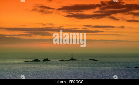 Lands End, Cornwall, UK. 16 mars 2016. Météo britannique. Coucher du soleil à Lands End. Crédit : Simon Maycock/Alamy Live News Banque D'Images