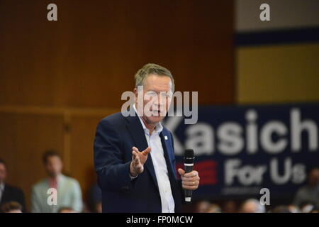 Villanova, Pennsylvania, USA. Mar 16, 2016. Un jour après avoir remporté son état de l'Ohio, Gouverneur et candidat présidentiel républicain John Kasich tient une réunion publique à l'Université de Villanova dans la banlieue de Philadelphie. Credit : Bastiaan Slabbers/ZUMA/Alamy Fil Live News Banque D'Images