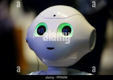 Un robot dans le cadre du salon CeBit, en Allemagne, ville d'Hannovre, 16. Mars 2016. Photo : Frank May Banque D'Images