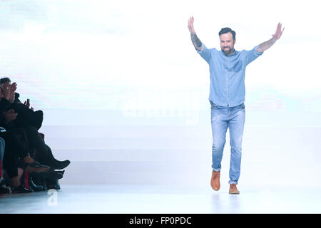 Zagreb, Croatie. 16 mars, 2016. Mannequin portant des vêtements conçus par Robert Sever sur le mode bipa.hr fashion show sur Mars 16,2016 à Zagreb, Croatie. Designer Robert Sever. Credit : PhotoJa/Alamy Live News Banque D'Images