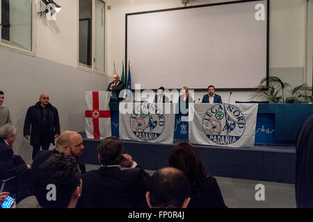 Milan, Italie. 16 mars, 2016. Salvini et maintenez le Pen Ligue du Nord conférence de presse à Milan, Italie Crédit : Diego Stellino/Alamy Live News Banque D'Images