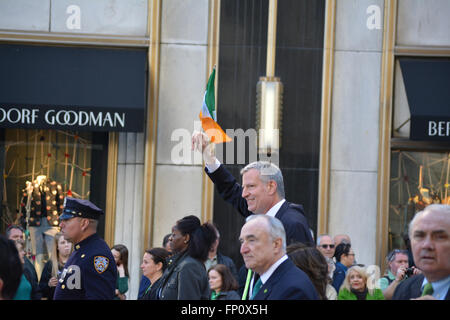 Maire de la ville de New York, Bill De Blasio marching in Défilé de la Saint-Patrick. Banque D'Images