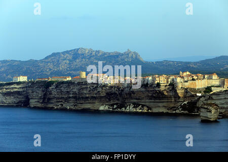 Lever de soleil sur Bonifacio, Corse, France Banque D'Images