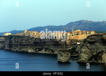 Lever de soleil sur Bonifacio, Corse, France Banque D'Images