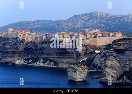 Lever de soleil sur Bonifacio, Corse, France Banque D'Images