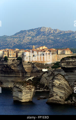 Lever de soleil sur Bonifacio, Corse, France Banque D'Images