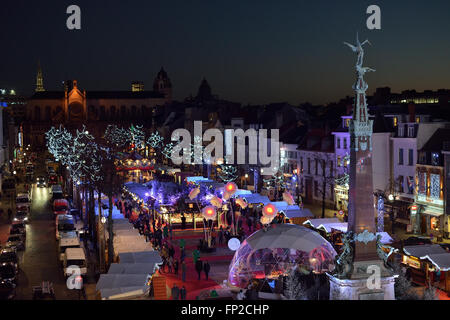 L'éclairage de nuit en jour de carrés Vismet ouverture des merveilles d'hiver 2015 Fêtes et Marchés de Noël le 27 novembre, 2 Banque D'Images