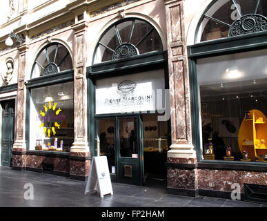 Les Galeries Royales Saint-Hubert,Galerie de la Reine, Pierre Marcolini chocolatier,Bruxelles,Belgique Banque D'Images