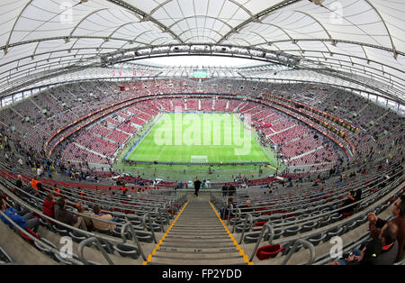 Varsovie, Pologne - 27 MAI 2015 : vue panoramique du Stade National de Varsovie (Stadion Narodowy) au cours de l'UEFA Europa League match final entre Séville et Dnipro Banque D'Images