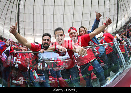 Varsovie, Pologne - 27 MAI 2015 : FC Séville supporters de l'équipe montrer leur appui au cours de l'UEFA Europa League match final contre le Stade National de Varsovie à Dnipro Banque D'Images