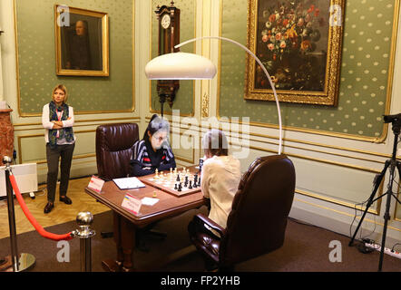 LVIV, UKRAINE - le 11 mars 2016 : 7ème jeu de foi Women's World Chess Championship Match entre Mariya Muzychuk (Ukraine) et Ho Banque D'Images