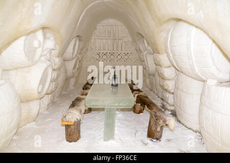 Salle à manger dans l'hôtel de glace, de Kemi SnowCastle, Laponie, Finlande Banque D'Images