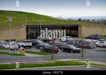 Services de Gloucester (en direction sud) sur l'autoroute m5 avec bâtiments eco et sert des aliments biologiques locaux.Un uk Banque D'Images