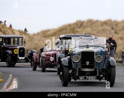 Southport Festival of Speed 16 mars 2016. Sir Henry Segrave's 90-year-old notice célébré sur Plage d'Ainsdale. Merseyside.Sir Henry Segrave's Sunbeam Tiger est retourné à plage d'Ainsdale, où il est entré dans le livre des records en mars 1926, les coups d'une vitesse de 152.33km/h. La super voiture a été rejoint par d'autres véhicules conduits par des membres de la Sunbeam Talbot Darracq Inscription vintage car club. Tous ont été construits avant 1935. Banque D'Images