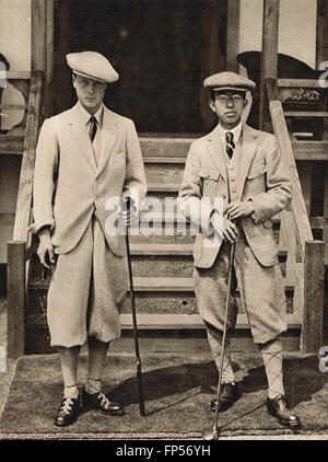 Edward prince de Galles le futur roi Édouard VIII et le prince régent du Japon posant avec matériel de golf Japon 1922 Banque D'Images