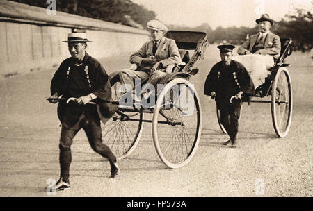 Edward prince de Galles le futur roi Édouard VIII dans un pousse-pousse Kyoto, Japon 1922 Banque D'Images