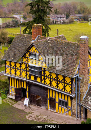 Extérieur de la 17e siècle bois et plâtre au Château Stokesay guérite près de Ludlow dans le Shropshire England UK Banque D'Images