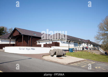 Oriel Ynys Mon art gallery entrée de café et boutique. Llangefni, Isle of Anglesey, au nord du Pays de Galles, Royaume-Uni, Angleterre Banque D'Images