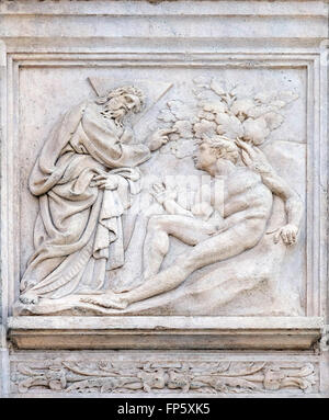 Création d'Adam, Genesis relief sur Portail de la Basilique Saint Pétrone à Bologne, Italie Banque D'Images