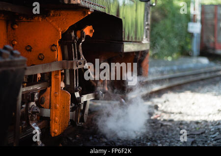 Close up de locomotive à vapeur à voie étroite Banque D'Images