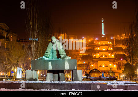 Statue d'Alexandre Tamanian et Cascade Alley à Erevan Banque D'Images