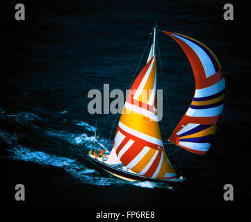 Nouvelles photos d'AJAX. Mars 24th, 1978 - RACE WHITBREAD -Le yacht KING'S LEGEND. La production d'un SWAN 65, DANS LES APPROCHES OCCIDENTALES DE LA CHAÎNE SUR LA FINALE DE L'EMBARCATION LONG DE LA WHITBREAD ROUND THE WORLD RACE. PHOTO:JONATHAN EASTLAND/AJAX REF:704388/YA/LÉGENDE DU ROI. Banque D'Images