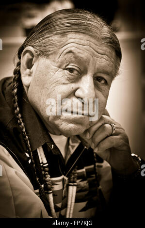 Native American Man In Sepia Banque D'Images