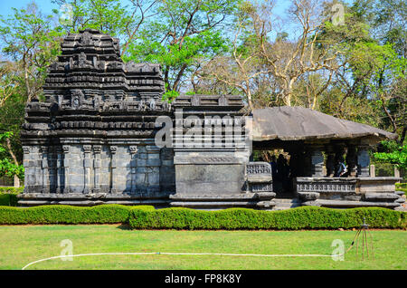 L'ancien 13e siècle Mahadeva Temple construit de pierres de basalte à Tambdi surla durant la dynastie Kadamba règle dans Goa Banque D'Images