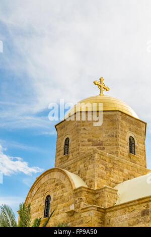 Église orthodoxe moderne au fleuve du Jourdain Banque D'Images