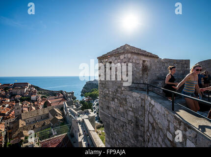 Vue depuis la Tour Minceta, partie de murailles de Dubrovnik, sur la vieille ville de la ville de Dubrovnik, Croatie Banque D'Images