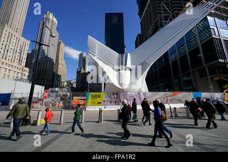 Vue extérieure de l'Oculus le World Trade Center Transportation Hub station de chemin dans le Lower Manhattan, New York City, USA Banque D'Images