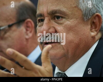 Lima, Pérou. Mar 17, 2016. Le Dr Francisco Tavara, Président de la Jury national des élections, faire des déclarations à la presse étrangère accréditée au Pérou, sur les questions qui ont récemment fait leur institution. Le président de JNE l'assurance que le processus électoral se déroule normalement et les prises de décisions, qui excluent certains principaux candidats, ont été faites conformément aux lois existantes. © Carlos Garcia/Granthon Pacific Press/Alamy Live News Banque D'Images