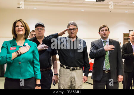 Mesa, Arizona, USA. 17 mars, 2016. Le gouverneur Perry parle en face de la circonscription législative de l'Arizona 25 Réunion mensuelle du républicain à l'appui du sénateur Ted Cruz président de la candidature. Perry a servi comme gouverneur du Texas de 2000 à 2015. Il était aussi un candidat à l'investiture républicaine à l'élection présidentielle de 2016 avant de chuter en septembre de 2015. Crédit : Jennifer Mack/Alamy Live News Banque D'Images