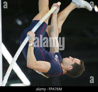 Portland, USA. Mar 17, 2016. Renaud Lavillenie de France est en concurrence au cours de la compétition de saut à la perche hommes au Championnats du Monde en Salle 2016 Championnats mondiaux d'athlétisme à l'Oregon Convention Center à Portland, États-Unis, le 17 mars 2016. Renaud Lavillenie a remporté le champion de 6,02 mètres. Crédit : Yang Lei/Xinhua/Alamy Live News Banque D'Images