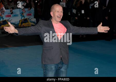 Londres, Royaume-Uni. 17 mars, 2016. Eddie 'ÄúThe » Eagle Edwards au European Film Premiere of'Eddie the Eagle' à Londres, 17.03.2016 Crédit : afp photo alliance/Alamy Live News Banque D'Images