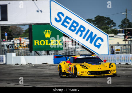 Sebring, Floride, USA. Mar 17, 2016. Imsa CMNT 12 heures de Sebring course d'endurance. Jeudi Jour de pratique libre. # 3 CORVETTE RACING (USA) Corvette C7R GTLM JAN MAGNUSSEN (DNK) ANTONIO GARCIA (SPA) MIKE ROCKENFELLER (DEU) Credit : Action Plus Sport/Alamy Live News Banque D'Images