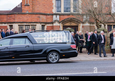 Northampton, Royaume-Uni. 18 mars, 2016. Park Avenue Methodist Church, Park Avenue Nord. La famille et les amis assister à un service commémoratif pour l'Inde Chipchase (qui a été assassiné le 31 janvier 2016) avant d'aller aux comtés d'un crématorium. Route de Towcester, Milton Malsor, Northampton pour sa crémation. Credit : Keith J Smith./Alamy Live News Banque D'Images