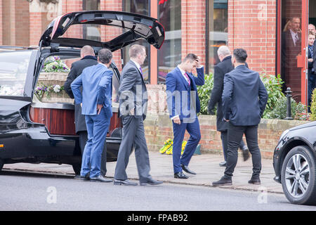 Northampton, Royaume-Uni. 18 mars, 2016. Park Avenue Methodist Church, Park Avenue Nord. La famille et les amis assister à un service commémoratif pour l'Inde Chipchase (qui a été assassiné le 31 janvier 2016) avant d'aller aux comtés d'un crématorium. Route de Towcester, Milton Malsor, Northampton pour sa crémation. Credit : Keith J Smith./Alamy Live News Banque D'Images