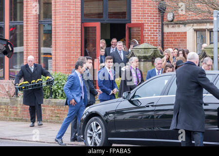 Northampton, Royaume-Uni. 18 mars, 2016. Park Avenue Methodist Church, Park Avenue Nord. La famille et les amis assister à un service commémoratif pour l'Inde Chipchase (qui a été assassiné le 31 janvier 2016) avant d'aller aux comtés d'un crématorium. Route de Towcester, Milton Malsor, Northampton pour sa crémation. Credit : Keith J Smith./Alamy Live News Banque D'Images